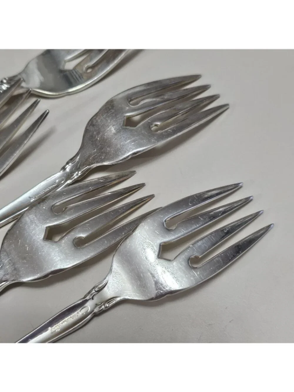 5 Oneida Community SILVER ARTISTRY Salad Forks 6.5